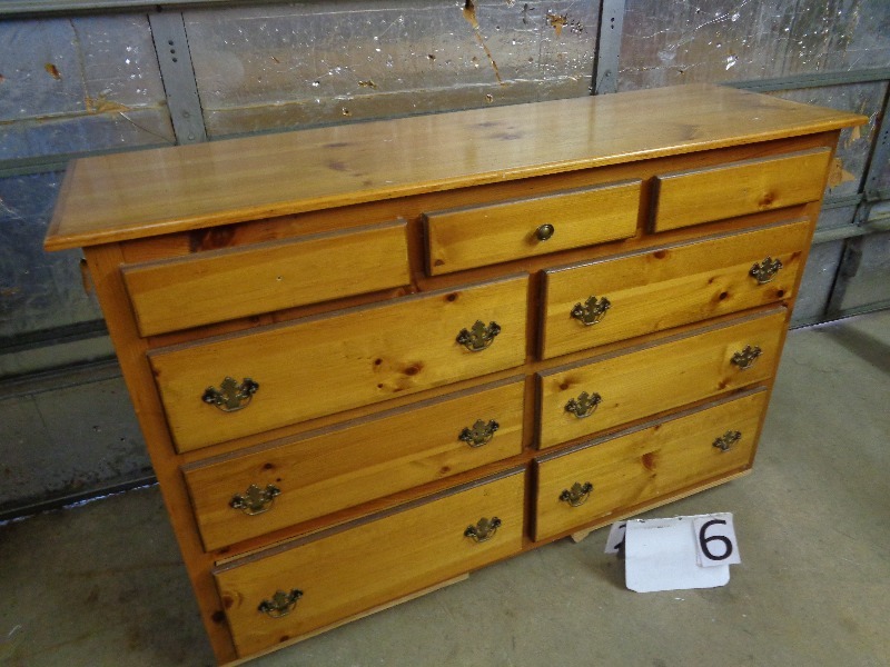 lot 6 image: Dresser