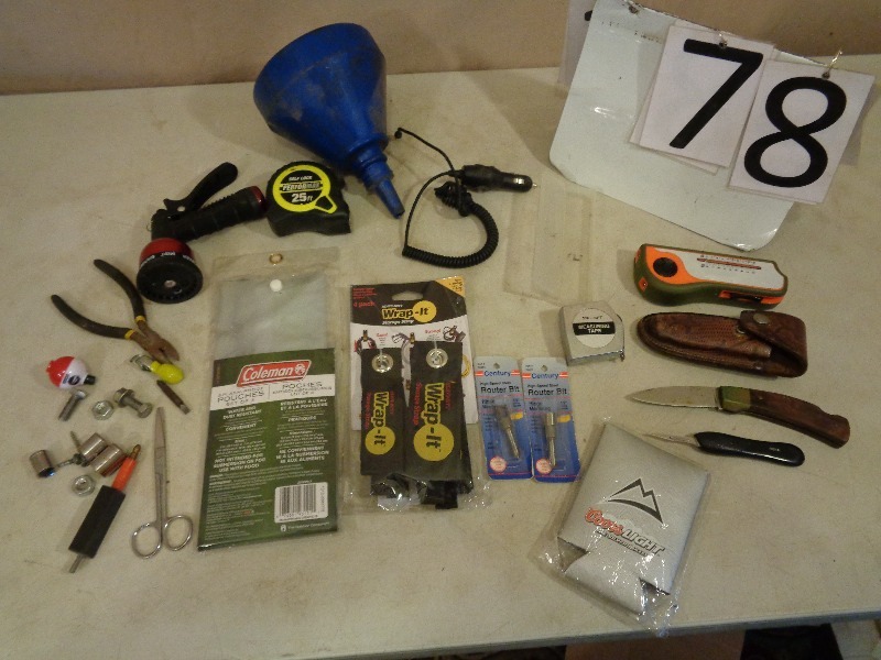 lot 78 image: Assorted Knives and Tools