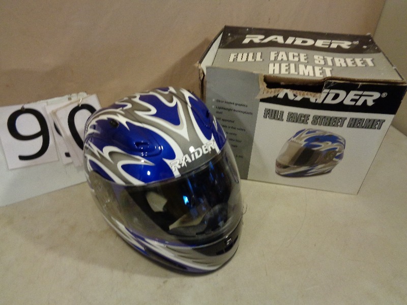 lot 90 image: Raider Full Face Street Helmet