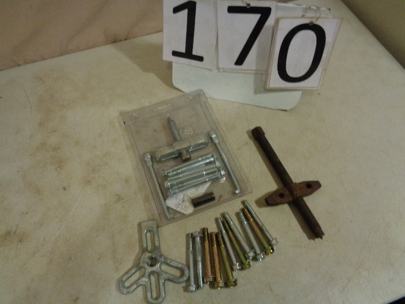 lot 170 image: Assorted Pulling Tools