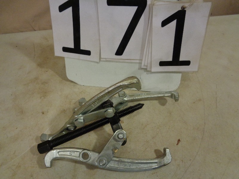 lot 171 image: 3 Jaw Gear Puller