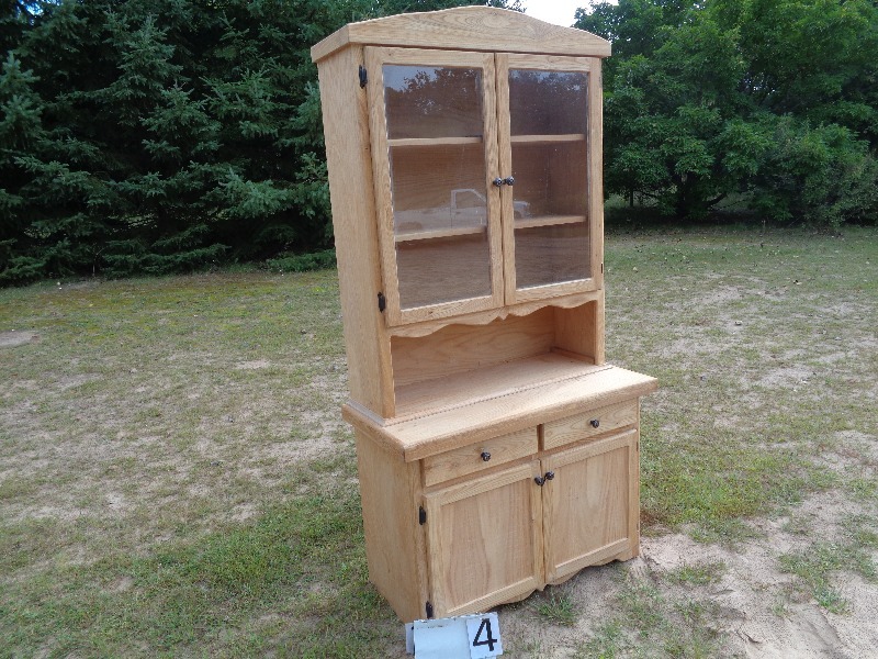 lot 4 image: 2 Pc Hutch