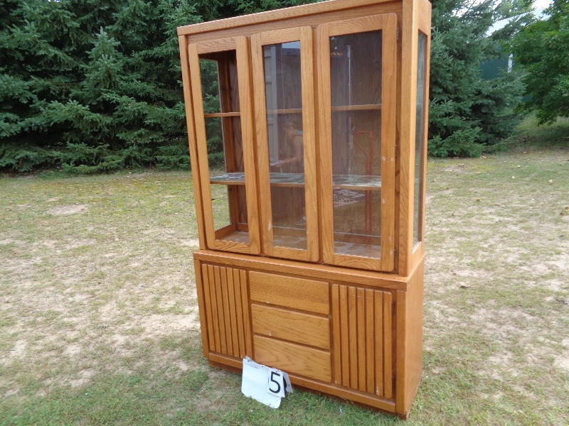 lot 5 image: 2 Pc Lighted Hutch