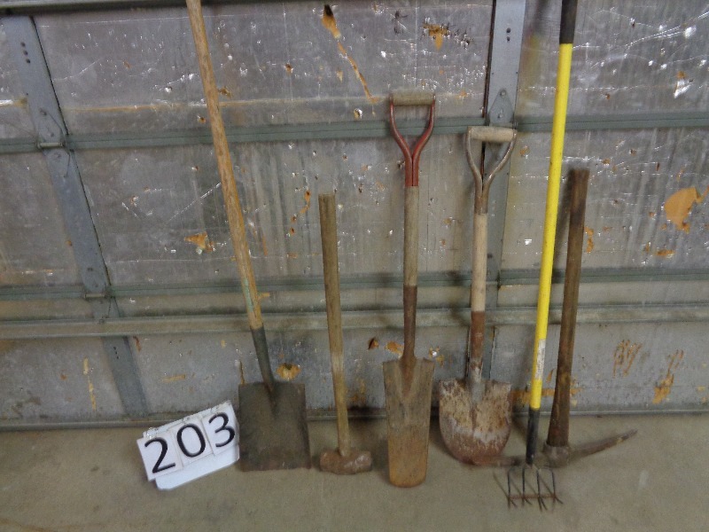 lot 203 image: Long Handle Tools