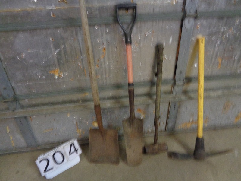 lot 204 image: Long Handle Tools