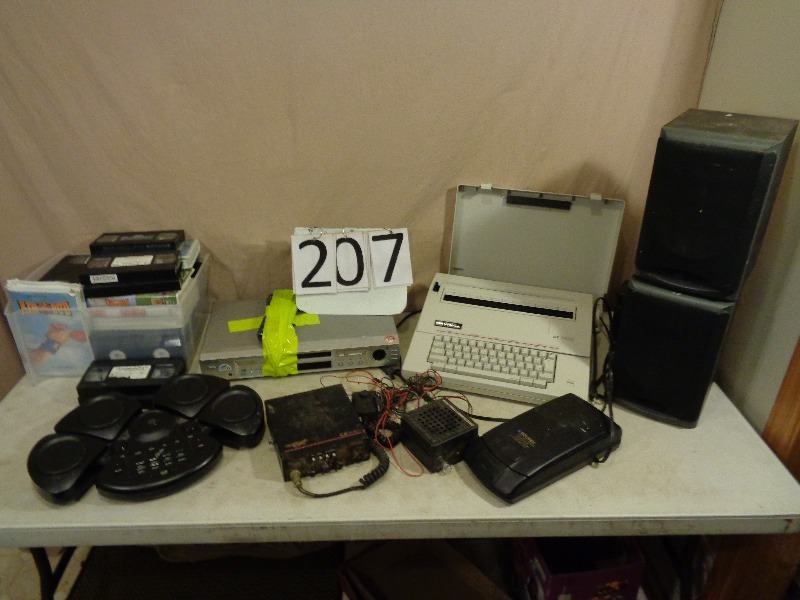 lot 207 image: Assorted Electronics