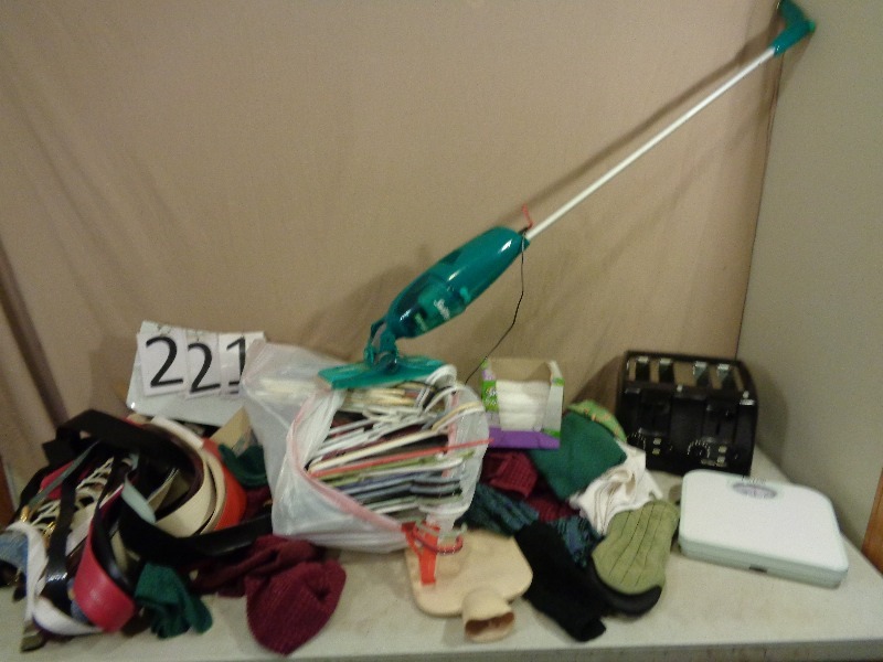 lot 221 image: 4 Slot Toaster, Kitchen Towels, and More