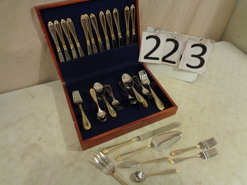 lot 223 image: Hampton Silversmiths Silverware