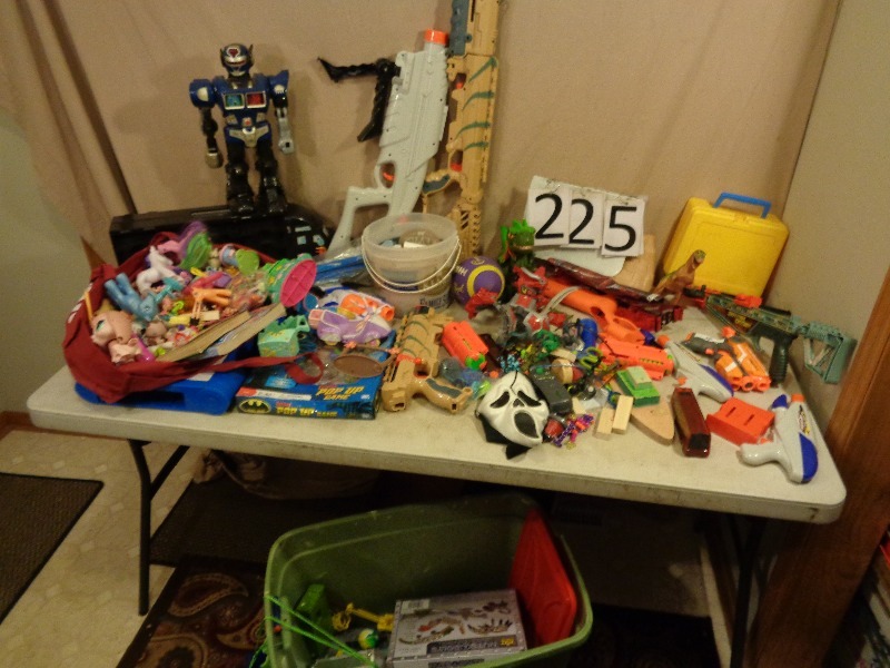 lot 225 image: Assorted Toys