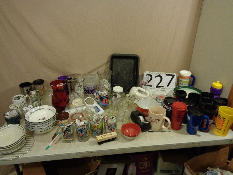 lot 227 image: Kitchen Items and Glassware