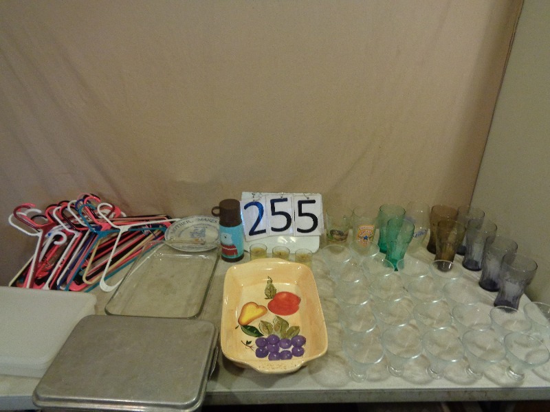 lot 255 image: Kitchen Items