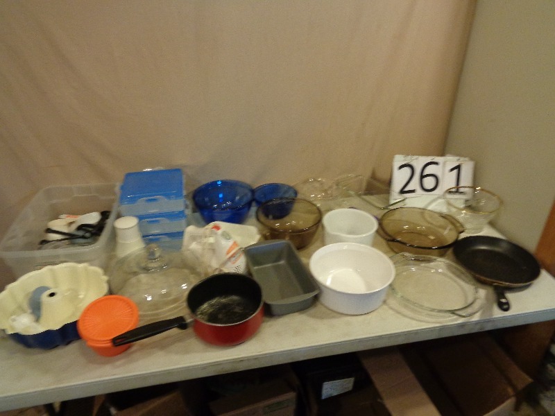 lot 261 image: Baking Dishes, Tupperware, Pans, and More