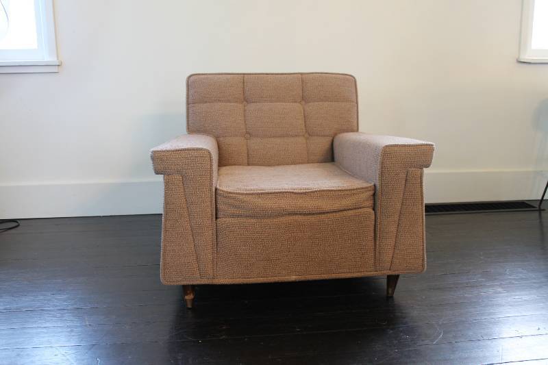 Mid Century Modern Pink Tufted Club...