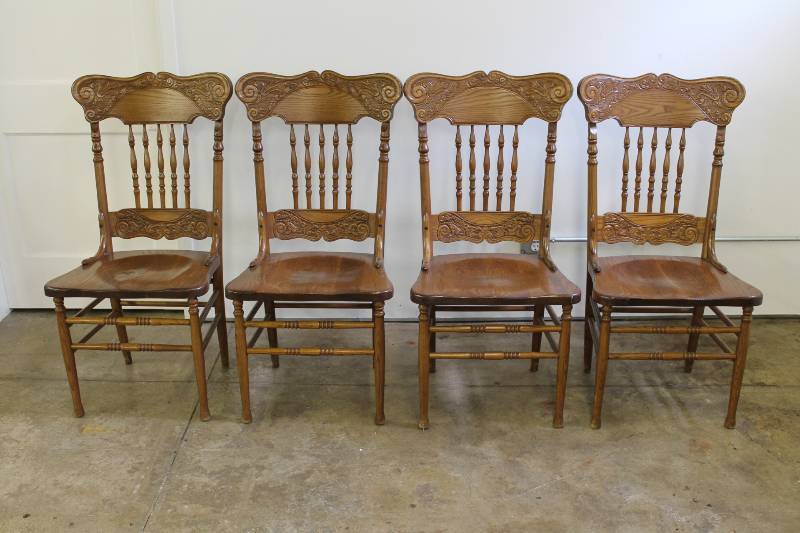 Set of Four (4) Oak Spindleback Cha...
