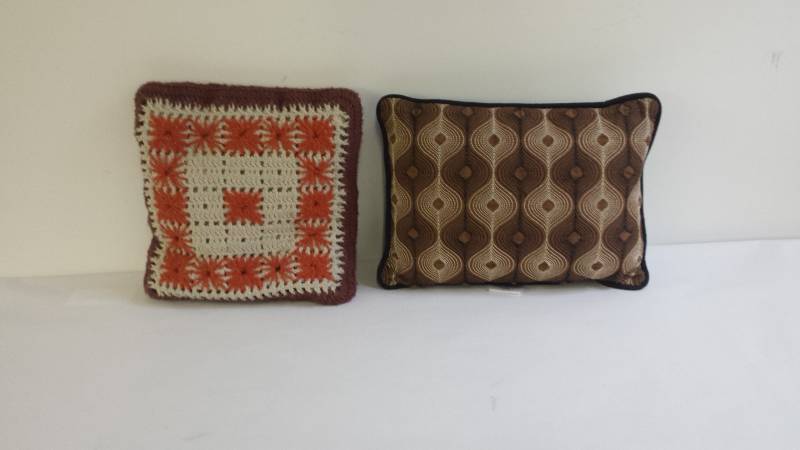 Set of (2) Decorative Throw Pillows...