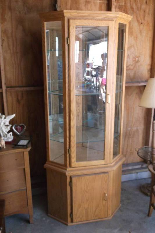 Corner Hutch