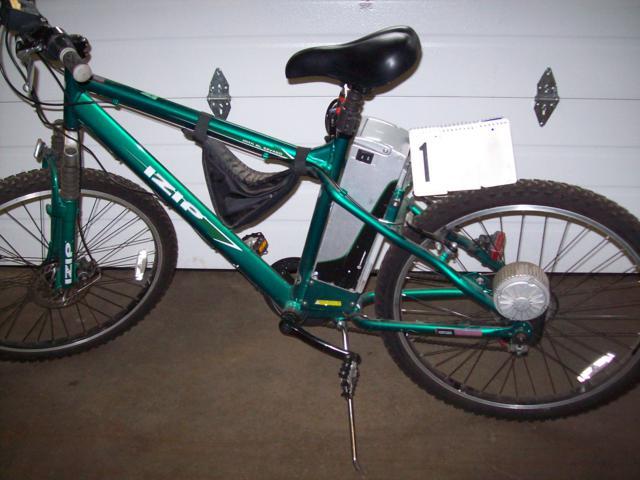 Izip Electric Mountain Bike Model #MTN AL 24v450 With battery And Cable Lock ( Retails for over $900.00) Works, This Lot Has A Low Resonable Reserve, Charger is in Lot #3