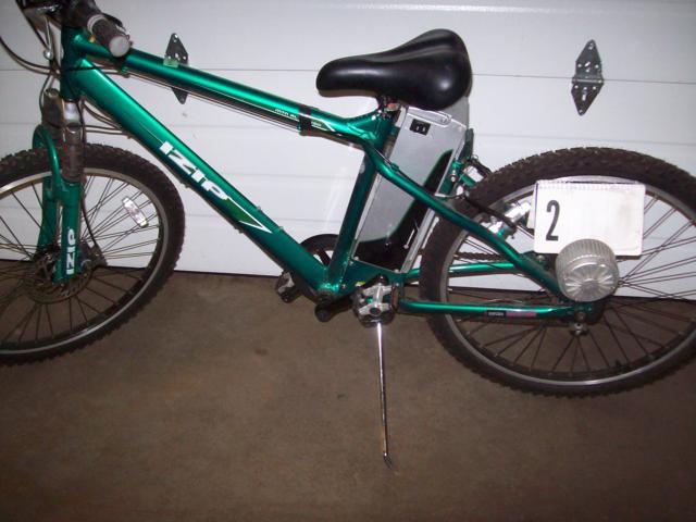 Izip Electric Mountain Bike Model #MTN AL 24v450 With battery And Cable Lock ( Retails for over $900.00) Works, This Lot Has A Low Resonable Reserve, Charger is in Lot #3