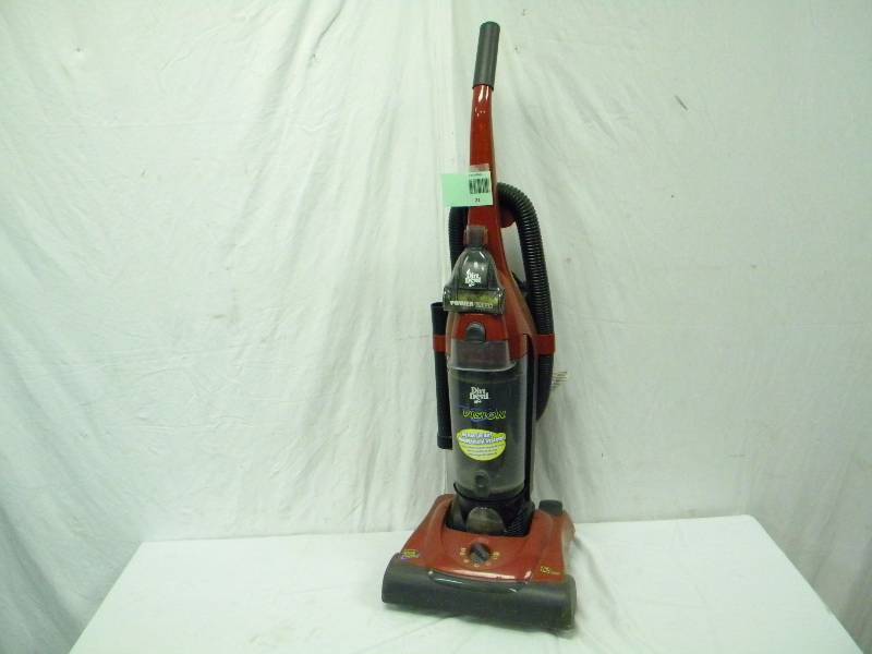 lot 21 image: Dirt Devil Vacuum