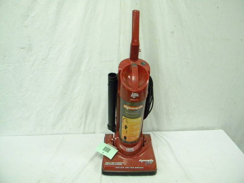 lot 22 image: Dirt Devil Vacuum