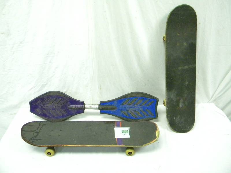 lot 40 image: Skateboard Lot