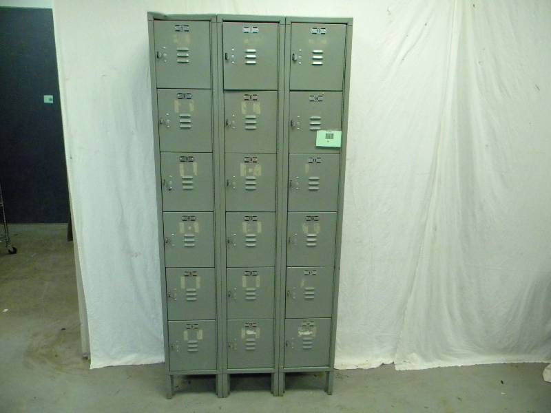 lot 16 image: Metal Lockers