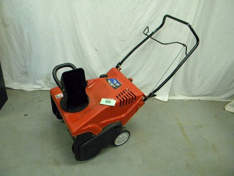 lot 4 image: Troy-Bilt Snowblower