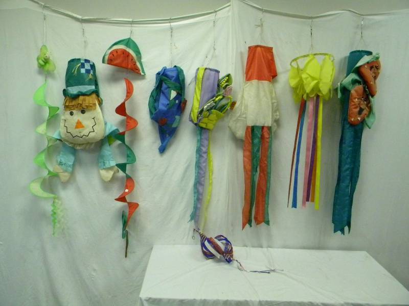 lot 102 image: Windsocks Lot