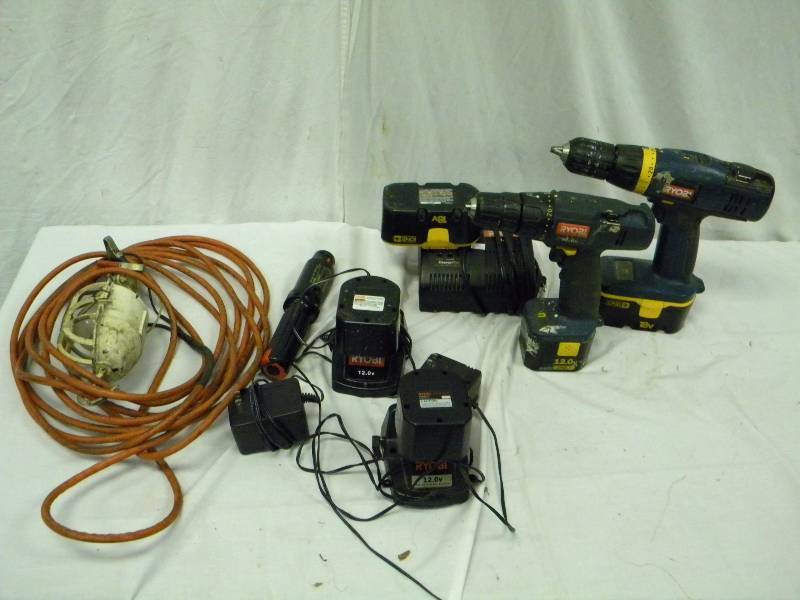 lot 128 image: Tool Lot