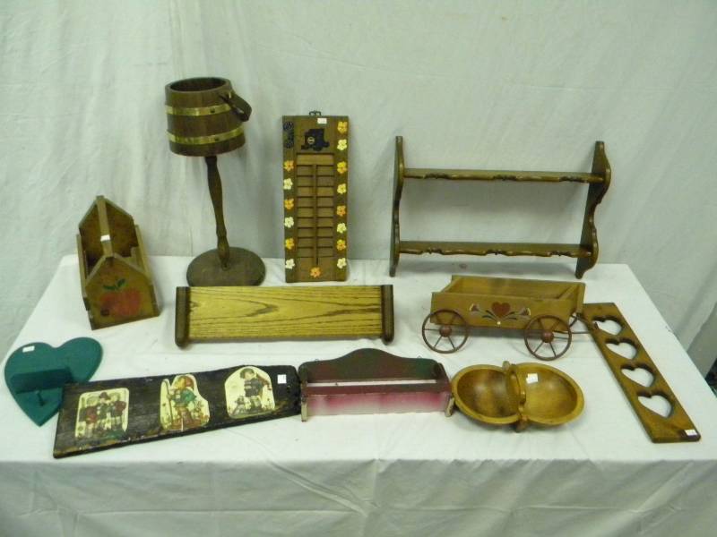 lot 141 image: Wood Decor Lot
