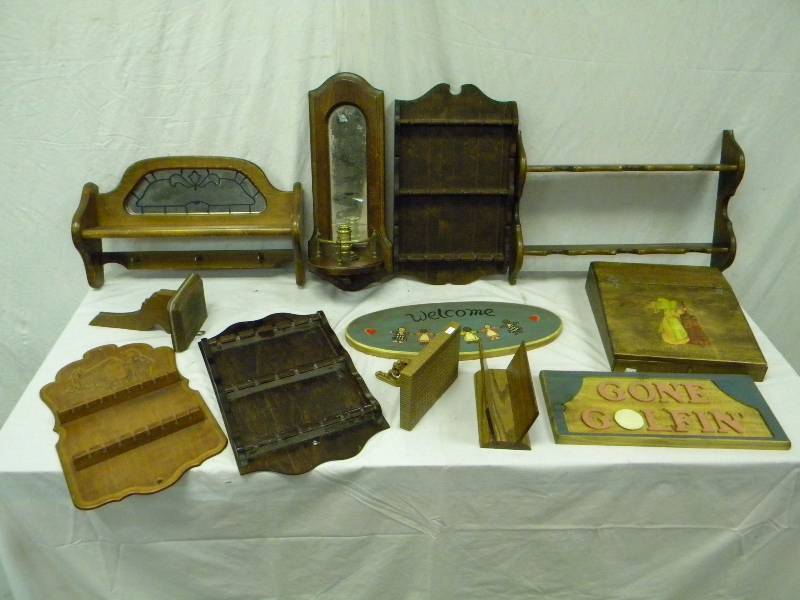 lot 143 image: Wooden Decor Lot