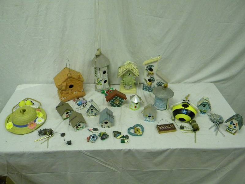 lot 150 image: Bird House Decor Lot