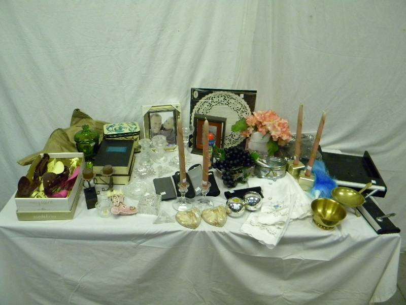 lot 194 image: Picture Frame Lot