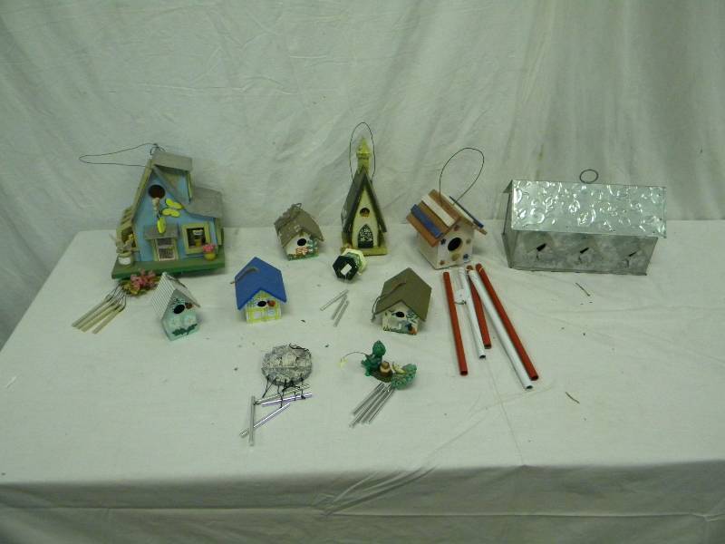 lot 202 image: Bird House lot