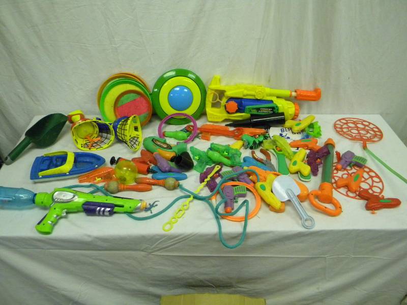 lot 211 image: Vintage Toy Lot