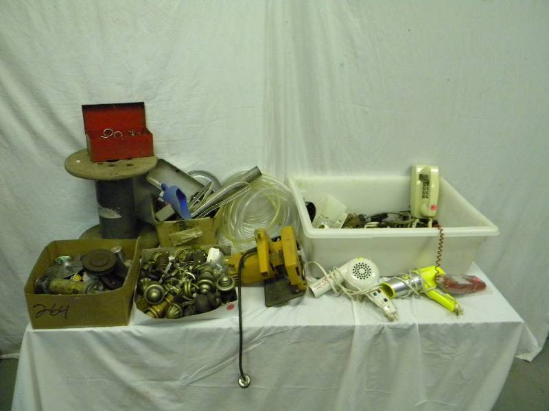 lot 216 image: Large Lot of Houseware and Tools