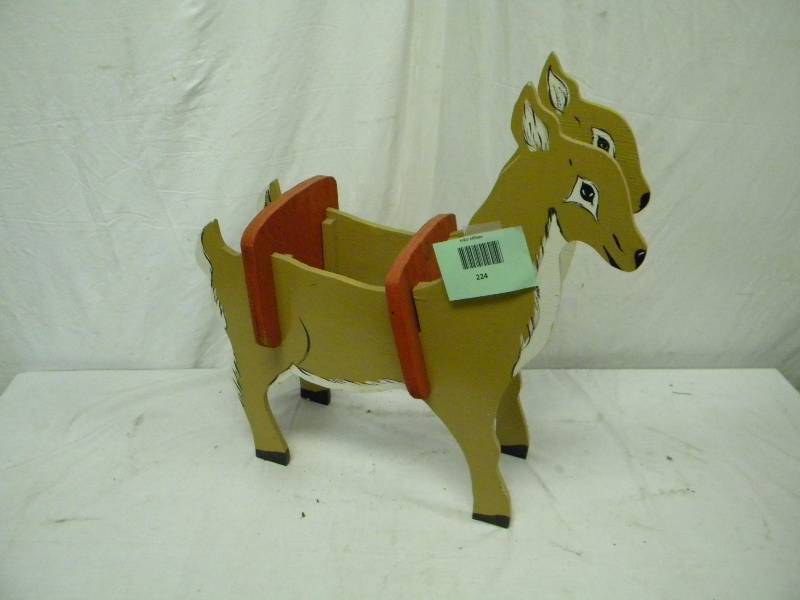 lot 224 image: Holiday Lawn Decor