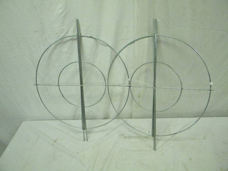 lot 225 image: 2 Metal Stands