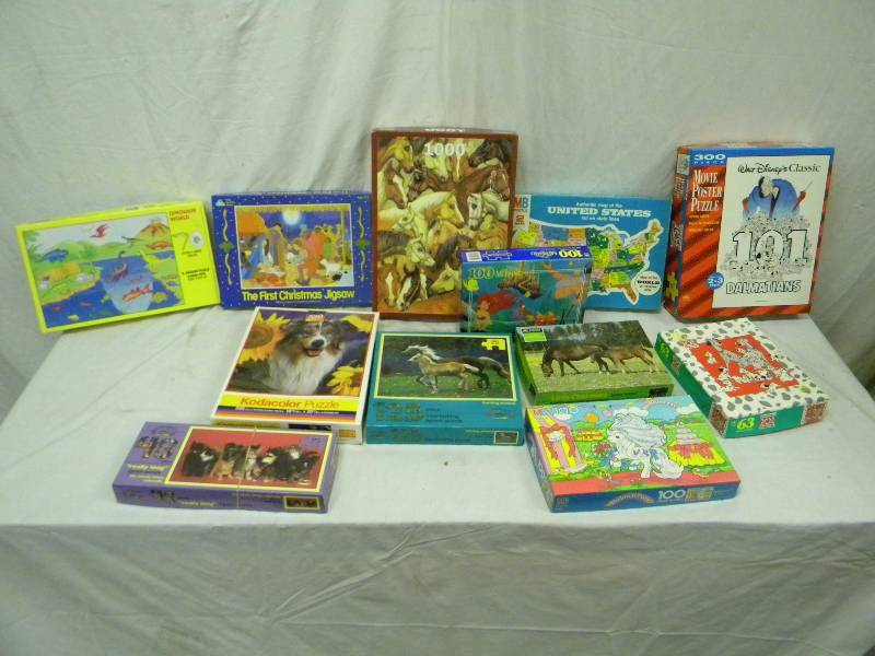 lot 234 image: Jigsaw Puzzle Lot