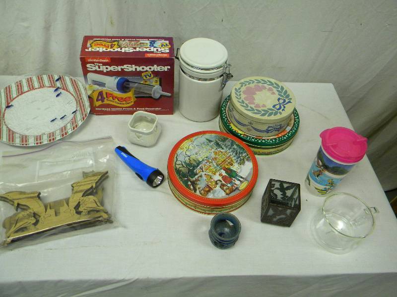 lot 241 image: Lot of misc homegoods
