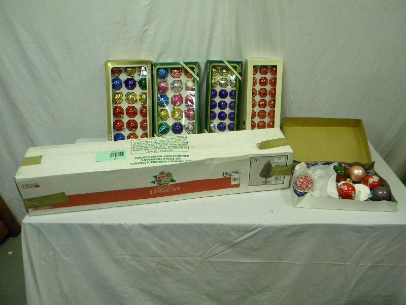 lot 243 image: Holiday Tree and Ornament lot