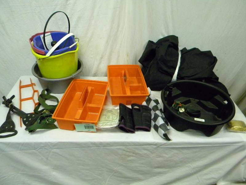 lot 245 image: Misc household items