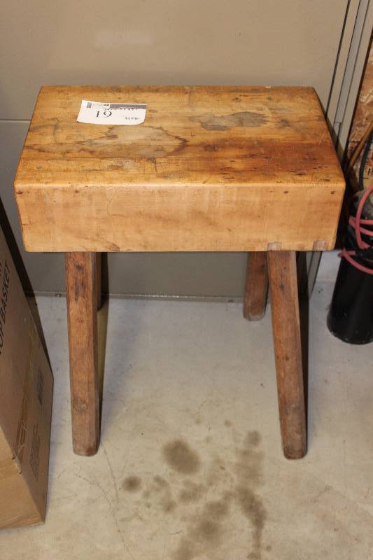 lot 19 image: Wooden Table 24 x 15.5 x 29.5.