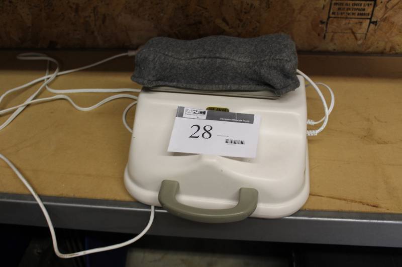 lot 28 image: Sun Ancon Chi Machine Increases Oxygen and circulation.  Rated Voltage 120V60Hz28W.