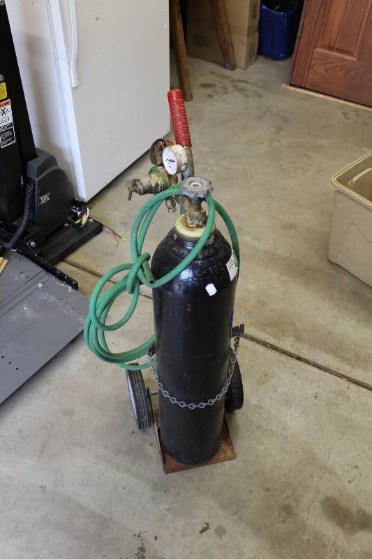 lot 92 image: Nitrogen Tank Lot Including Nitrogen Tank Pressure Gauge Cart Hose.