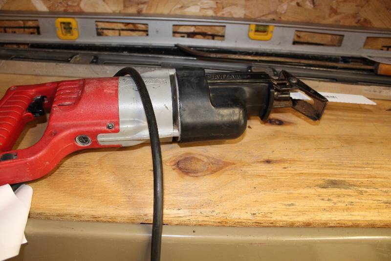 lot 49 image: Milwaukee Sawz-All wCord.