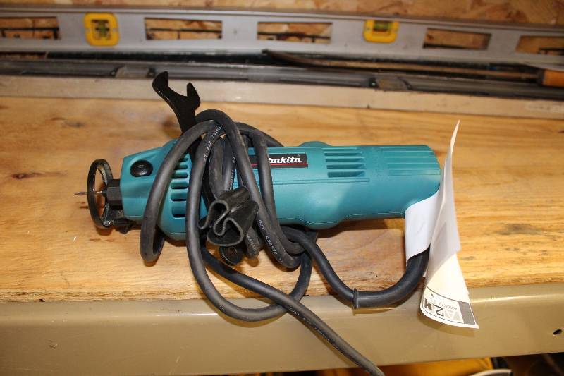 lot 40 image: Makita 3706 Dry Wall Cutout 8.2A120V60Hz.