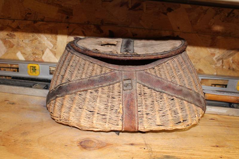 lot 41 image: Vintage Wicker Trout Basket.