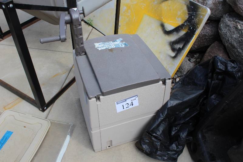 lot 124 image: Hose Reel Enclosure wHose Reel Handle.