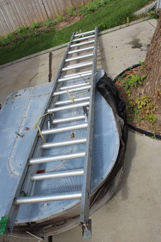 lot 117 image: Keller Extendable Ladder Model 3224 3200 Series Type III 24 Aluminum.